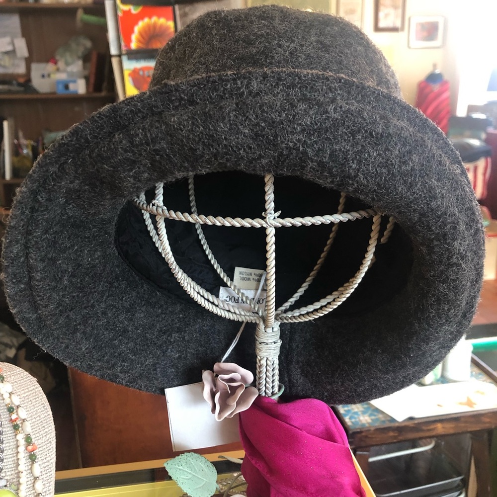 London Fog bucket hat